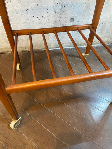 3）ワゴンテーブル